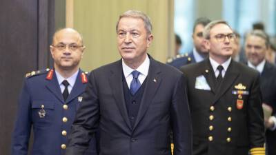 Глава Минобороны Турции заболел коронавирусом