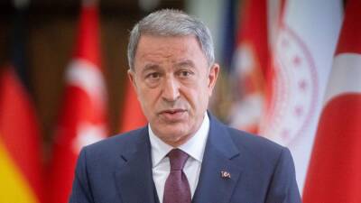 Министр национальной обороны Турции заболел COVID-19