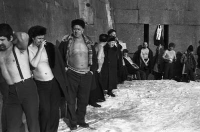 Появились запретные фото СССР, показывающие строгую правду о советских людях