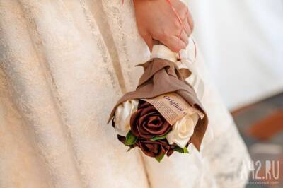 «Хочу замуж!»: Кристина Асмус удивила фанатов фотографией в фате и с букетом невесты