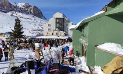 В горнолыжном центре в Турции обрушилось крыльцо отеля, есть пострадавшие