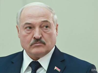 "Крыша поехала". Лукашенко назвал Зеленского "безголовым" человеком "без стержня"