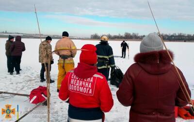 Под Днепром водолазы достали из воды тело утонувшего мужчины
