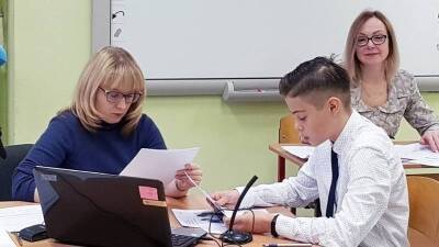 Сдача устного экзамена по русскому в 9 классе в 2022 году: как будет проходить, что можно брать