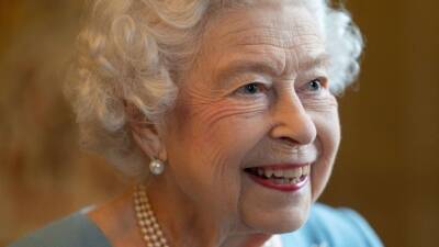 Принц Чарльз поздравил королеву Елизавету II с 70-летием пребывания на престоле