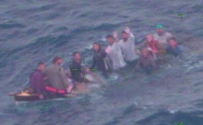 Береговая охрана США спасла 10 кубинских мигрантов с тонущего судна