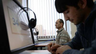 Граждане Узбекистана оформили наибольшее число патентов на работу в России