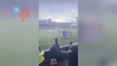 Фанат «Лестера» напал на игроков «Ноттингем Форрест» во время матча