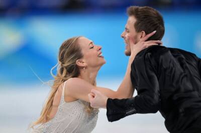 Синицина и Кацалапов стали вторыми в произвольном танце в командном турнире