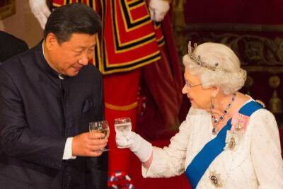 Си Цзиньпин поздравил королеву Елизавету с 70-летием пребывания на престоле