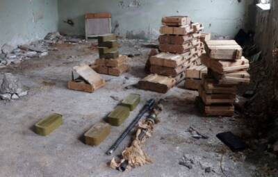 В заброшенном здании Донецкой области нашли схрон с боеприпасами. ФОТО