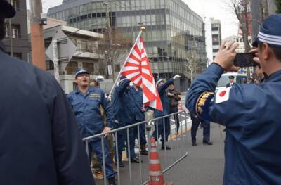 У посольства России в Японии проходит акция протеста