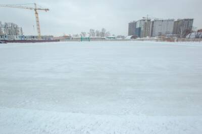 Самый большой бесплатный ледовый каток открыли в Санкт-Петербурге