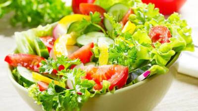 Что делает израильский салат самым полезным в мире: мнение диетолога