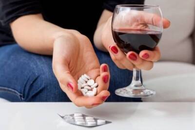 Фармаколог предупредил об опасности употребления лекарств с алкоголем