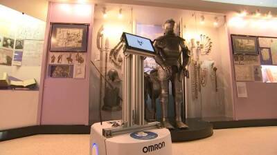 Робот проводит экскурсии в музее Бреста
