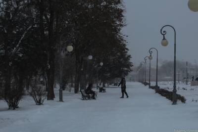 В Астрахани коммунальщики пытаются избавить город от снега
