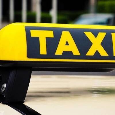 Основных агрегаторов такси, работающих в России, подозревают в ценовом сговоре
