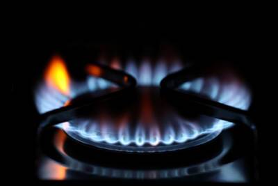 Цена на газ в Европе снизилась почти до $900 за тысячу кубометров