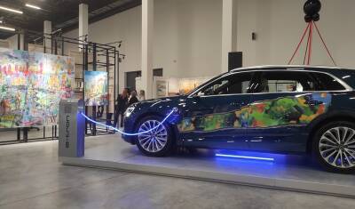 В Нижнем Новгороде электромобиль стал объектом искусства