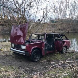 Во Львовской области авто слетело с моста в реку. Фото