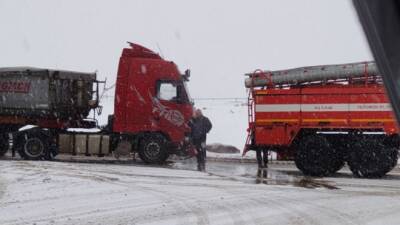 Большегруз столкнулся с пожарной машиной в Усть-Луге