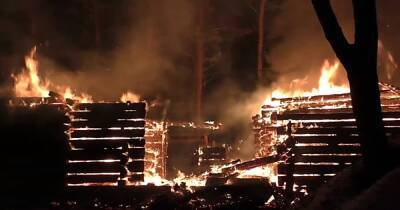 Во Львовском музее произошел пожар: сгорели две "Гуцульские хаты" XIX века (видео)