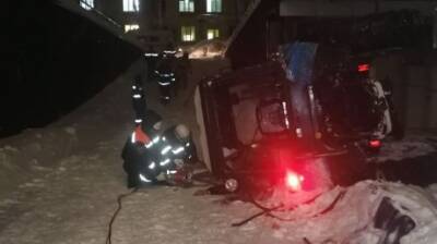 Шофера рухнувшего на охранника трактора вызволяли спасатели - penzainform.ru - Пенза