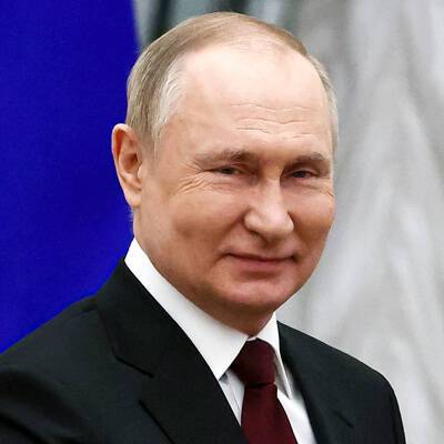 Путин поздравил российских фигуристов с победой в командном турнире Олимпиады