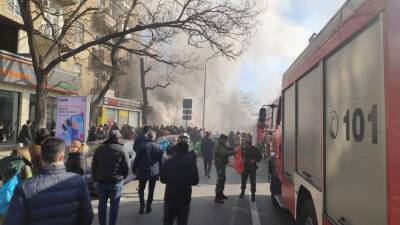 В заведении общепита в одном из районов Баку начался пожар (ФОТО)