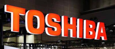 Toshiba разделится на две компании, а не на три, как хотела ранее