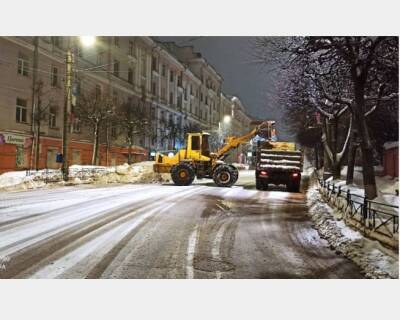 Ночью с основных улиц Смоленска убрано 505 кубометров снега
