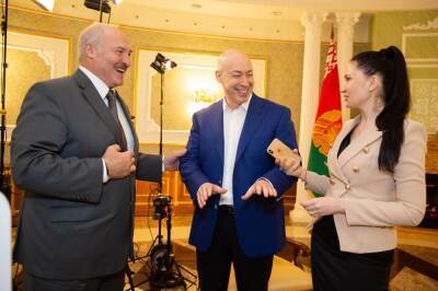 Лукашенко публично отчитал своего пресс-секретаря за Гордона