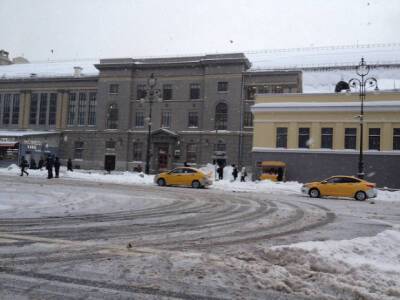 В Москве трое попали в больницы после наезда таксиста