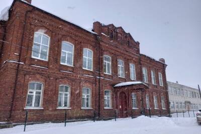 В Крестцах капитально отремонтируют школу за 79 млн рублей