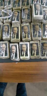В Ливии на берегу моря нашли сотни упаковок гашиша с портретом Путина