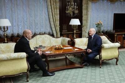 Президент встретился с российским сенатором А. Карелиным
