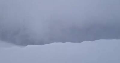 В Карпатах заметили редкое, зрелищное и опасное явление - "снежные фонтаны"