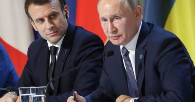 "Долгий разговор двух разочарованных друг в друге мужчин". Чего ждут от встречи Путина и Макрона