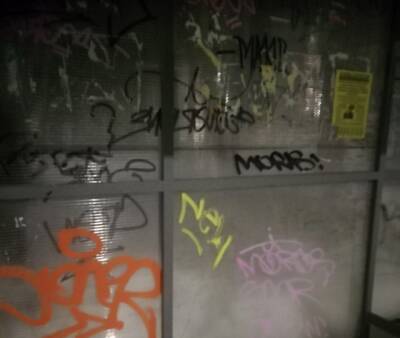 Мужчину задержали за граффити на автобусной остановке в Советском районе