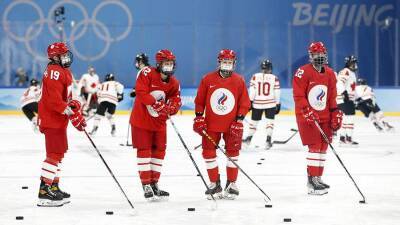 Хоккеист Старшинов прокомментировал скандал с масками на матче Россия-Канада