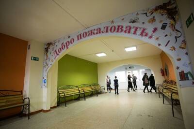 Глава Минпросвещения призвал восстановить уволенную петербургскую учительницу