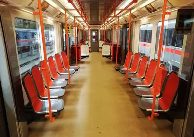 В пражском метро тестируют новые пластиковые сиденья