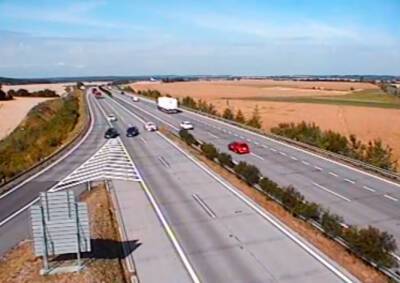 Нелепое ДТП на чешской автомагистрали попало на видео