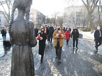 Кулеба и глава МИД Германии почтили память жертв Голодомора