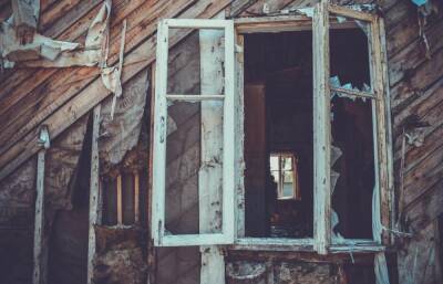 В Осташкове Тверской области расселенные дома оказались не закрыты от посторонних