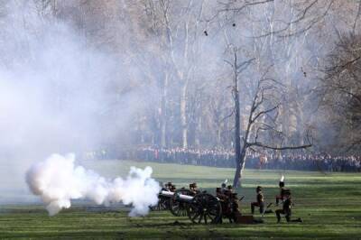 В Лондоне дали королевский оружейный салют в честь 70-летия правления Елизаветы