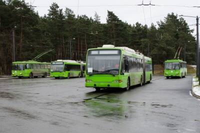 Троллейбусы пошли в объезд из-за коммунальной аварии на Нахимова