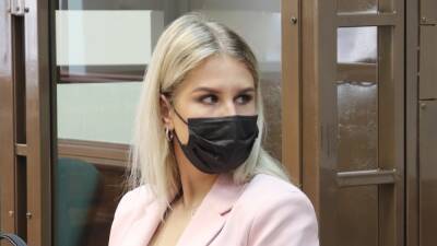 Суд взыскал с Любови Соболь 350 тысяч рублей по иску Пригожина