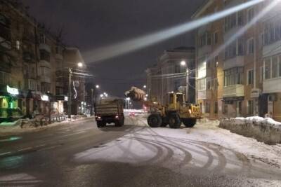 За ночь коммунальщики вывезли более 500 кубометров снега с улиц Смоленска